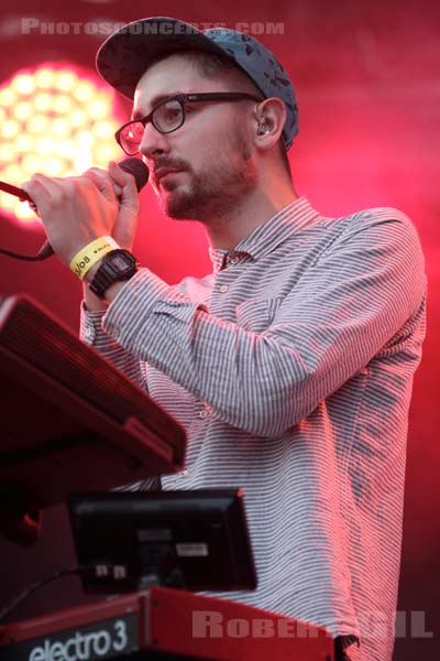 ALT-J - 2013-08-23 - SAINT CLOUD - Domaine National - Scene de la Cascade - 